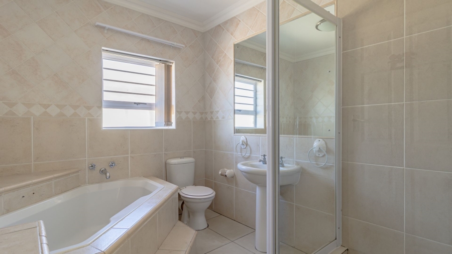 To Let 5 Bedroom Property for Rent in Myburgh Park Western Cape